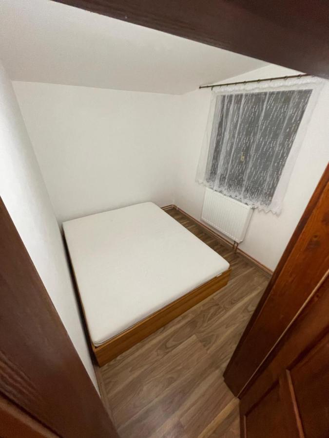 - V Srdci Krusnych Hor Apartment